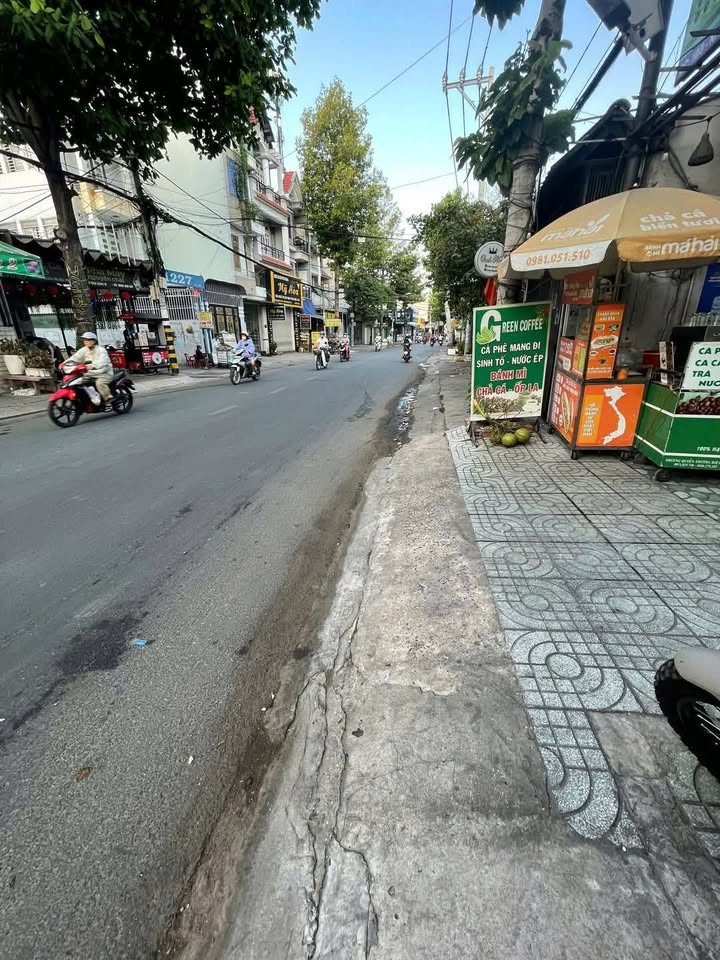 Nhà phố mặt tiền Huỳnh Thị Hai, Quận 12, Diện tích 180m² - Vị trí đắc địa, kinh doanh thuận lợi!