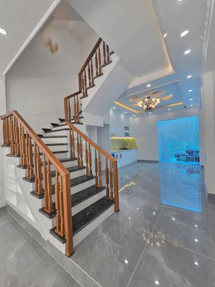 Nhà 3 tầng đường Bùi Viện, Kiến An 59m² giá 4 tỷ - Đỗ ô tô trước cửa!