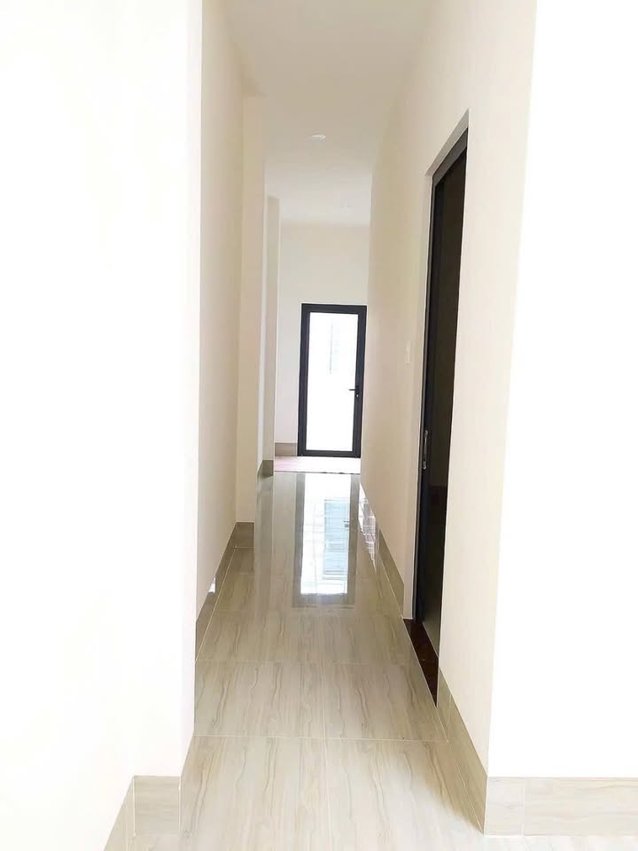 Nhà mới 1 trệt 1 lầu tại chợ phường 5 Cà Mau 86.8m² giá 4 tỷ - Đầy đủ nội thất, sẵn sàng ở ngay!