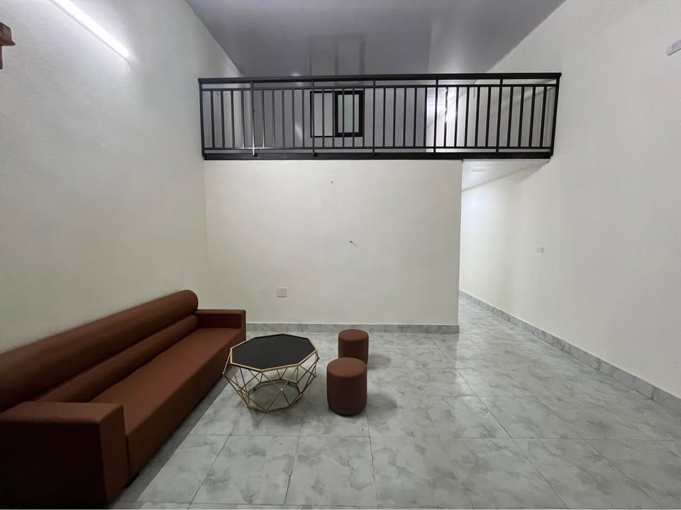 Nhà gác xếp Quảng Thắng 70m² giá 1.98 tỷ - Gần nhiều tiện ích!