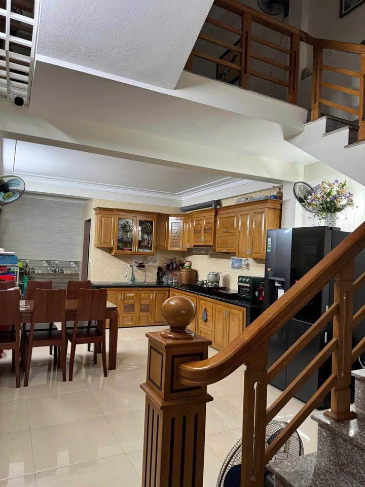 Nhà 3 tầng tại Nam Ngạn 60m² giá 4.75 tỷ - Thiết kế hiện đại, ô tô tránh nhau!