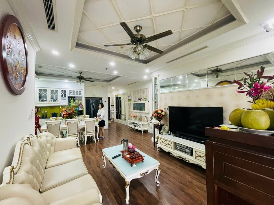 Căn hộ 2PN tại R1 Royal City 110m² - Đầy đủ nội thất, tầng trung mát mẻ!