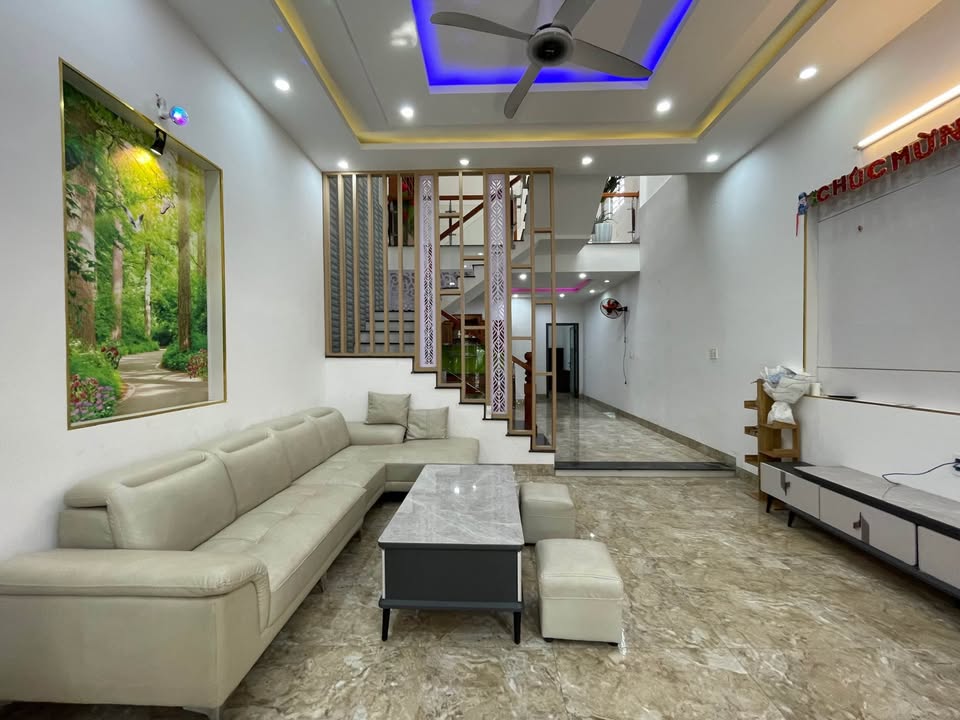 Nhà phố 2 tầng đường Phạm Xuân Ẩn, Đà Nẵng 100m² giá 7.55 tỷ - Thiết kế hiện đại, đầy đủ nội thất!