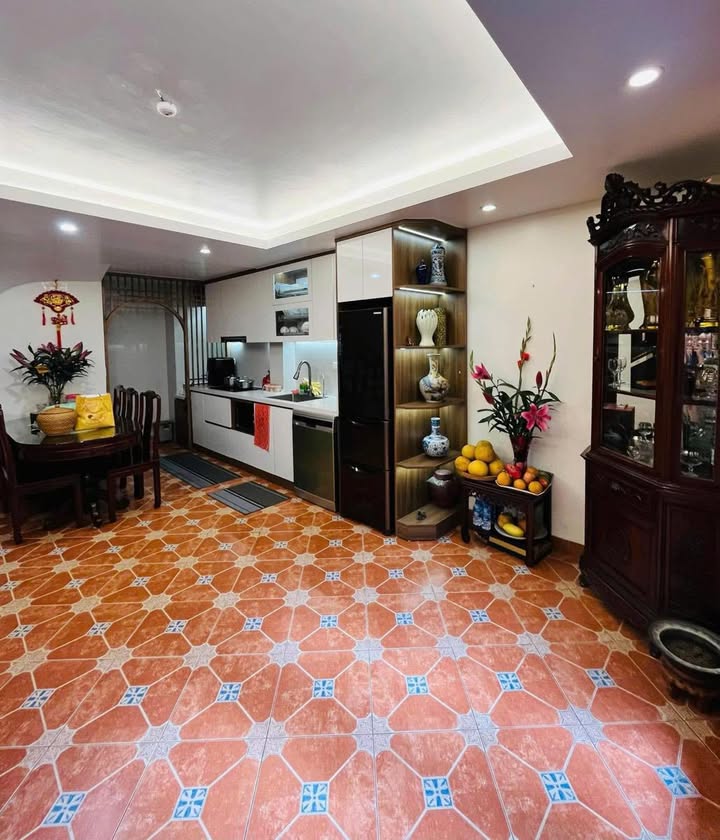 Nhà riêng Hoàng Hoa Thám, Ba Đình 32m² giá 10 tỷ - Sổ đỏ chính chủ, sẵn giao dịch!