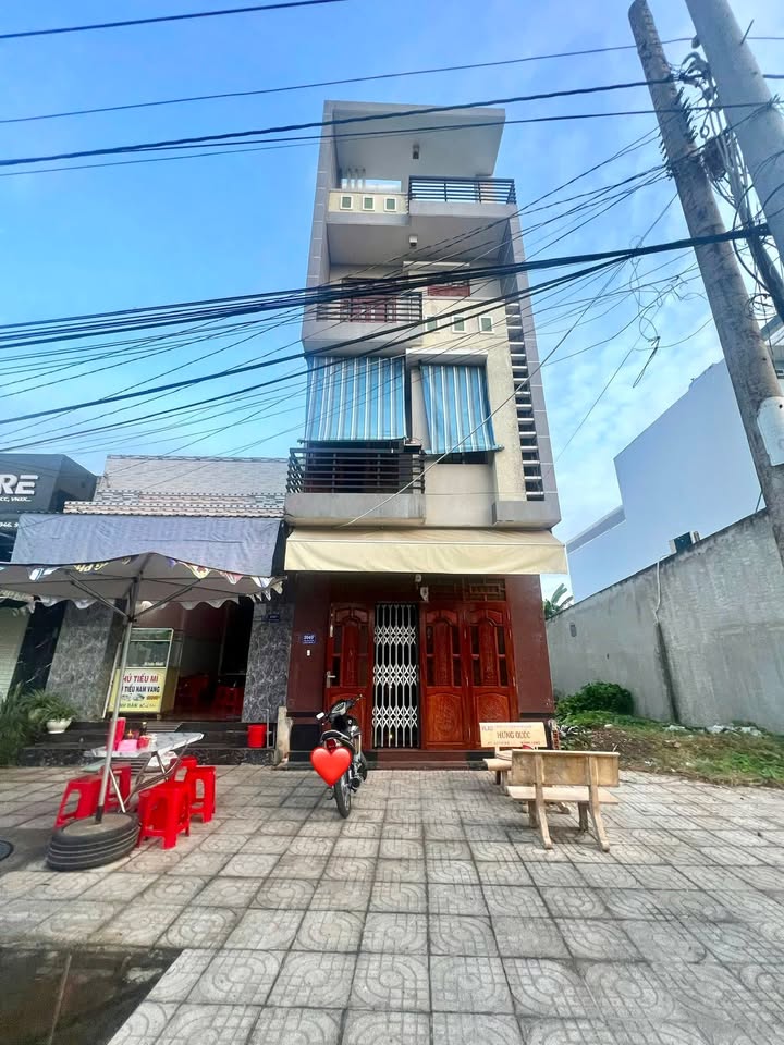 Nhà 3 tầng mặt tiền đường Mạc Văn Thành, Gò Công 86m² giá 3.65 tỷ - Sẵn sàng sở hữu ngay!