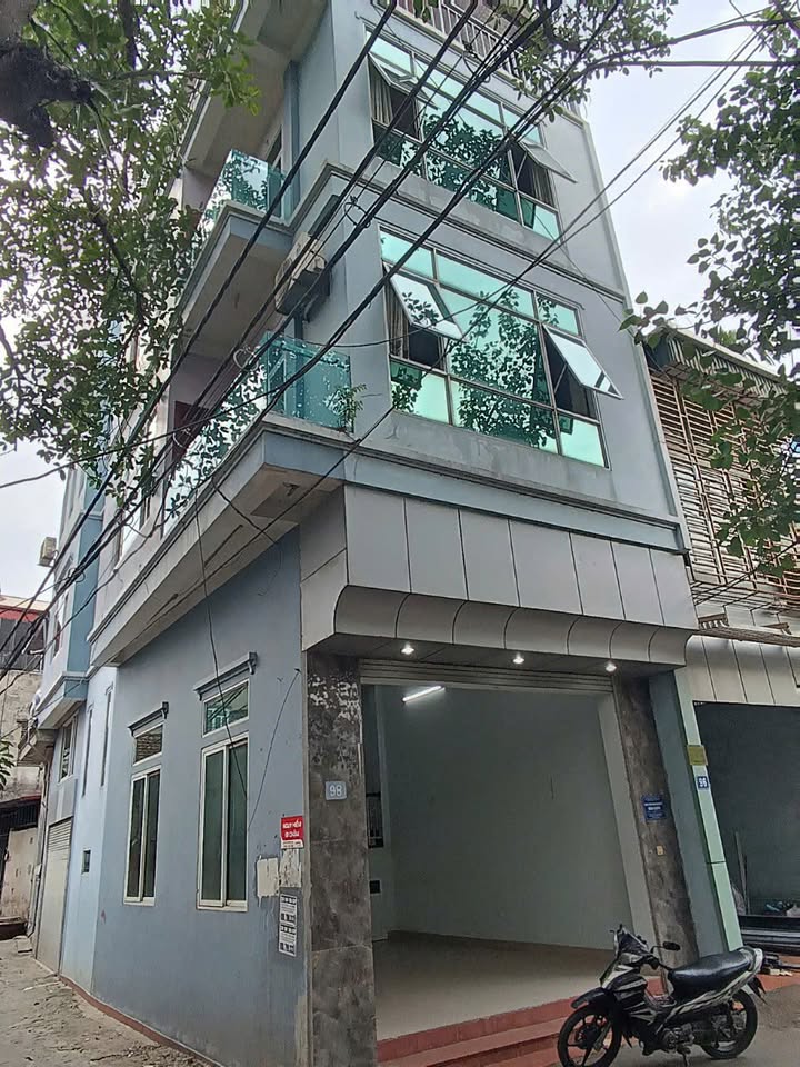 Nhà lô góc 3 tầng tại Đồng Mai, 70m² - Thuận lợi cho thuê ngay!