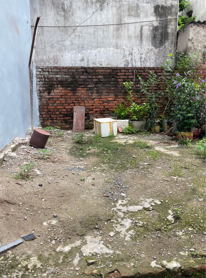 Đất thổ cư Liên Mạc 40m² giá 4 tỷ - Sổ đỏ chính chủ, vị trí đắc địa!