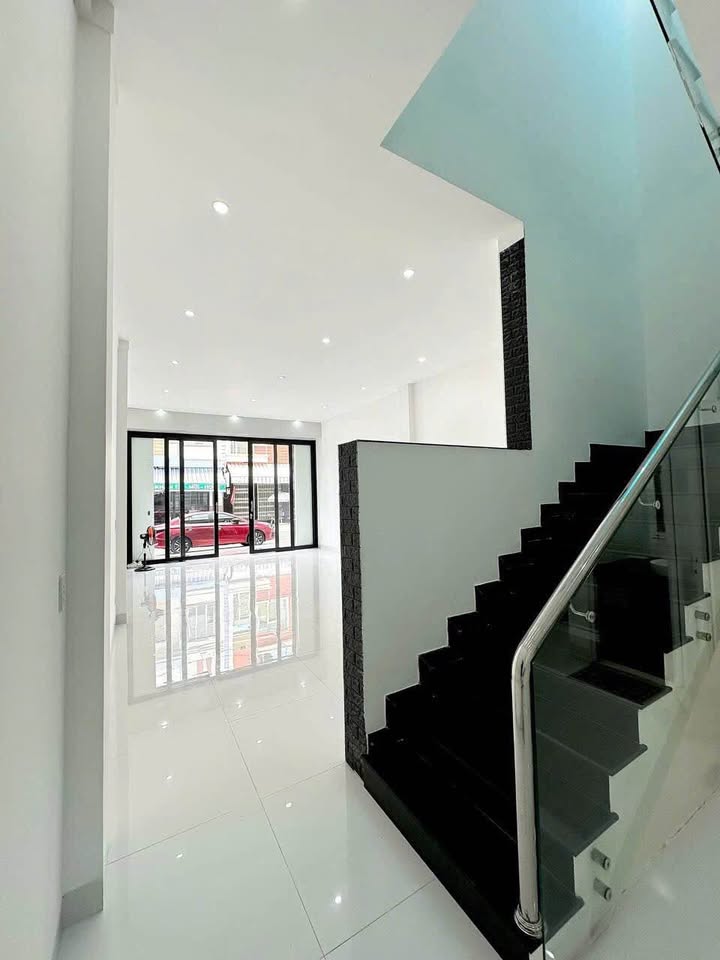 Nhà mặt tiền kinh doanh đường Lê Đại Hành, 117.8m² giá 9.6 tỷ - Đầu tư sinh lời ngay!