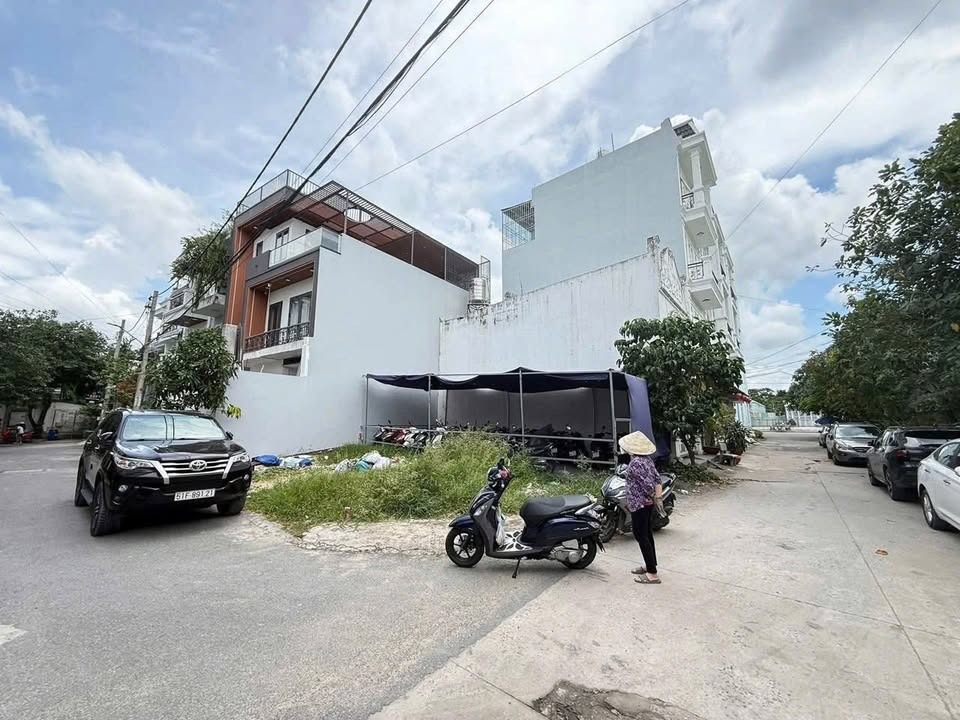 Đất góc 2 mặt tiền Thạnh Lộc 19, Q12, 100.4m² - Cơ hội đầu tư hiếm có!