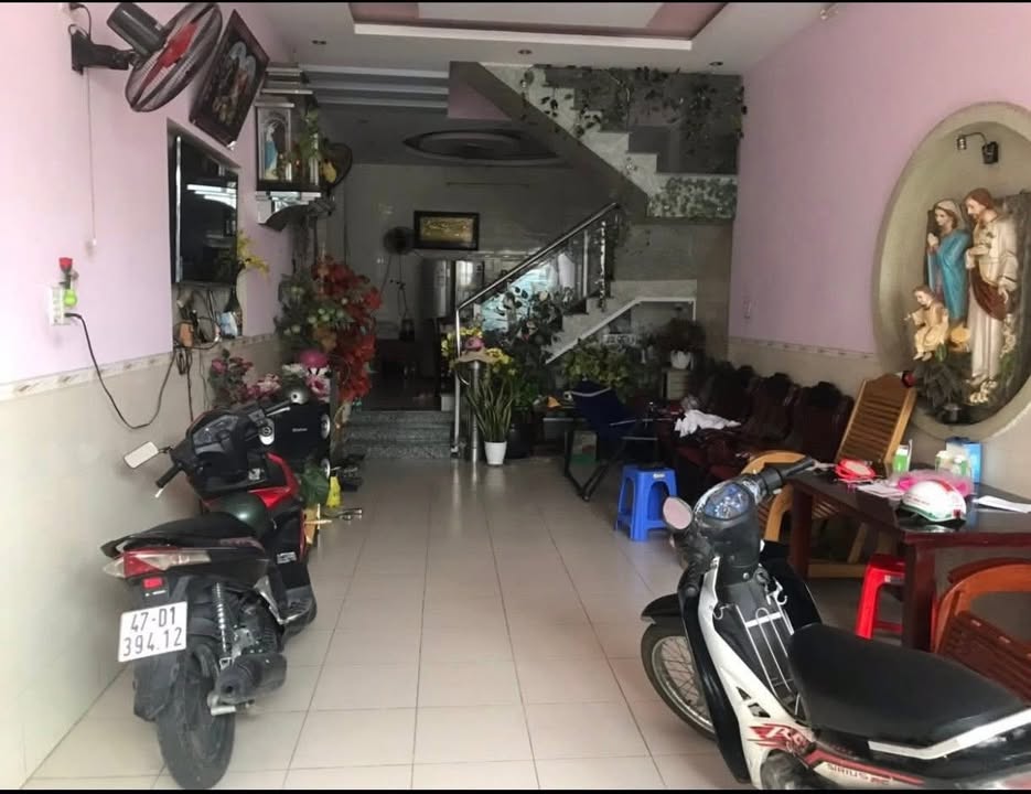 Nhà phố Hố Nai, Biên Hòa 80.9m² giá 4 tỷ - Sổ hồng chính chủ, gần chợ!