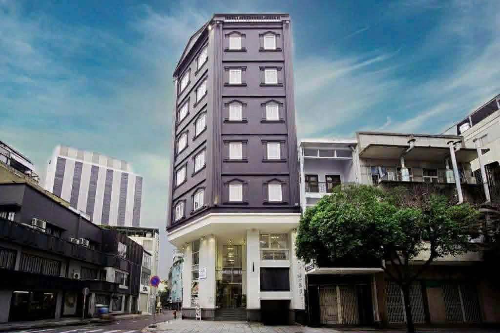 Bán tòa nhà góc 2 mặt tiền Lê Thị Riêng & Nguyễn Văn Tráng, Quận 1 - Tài sản hiếm với lợi nhuận hấp dẫn!