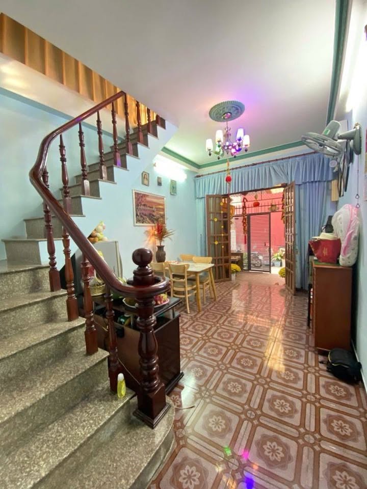 Nhà 2 tầng 40m² Gò Vấp giá chỉ 3.7 tỷ - Hẻm xe hơi 4m rộng rãi!