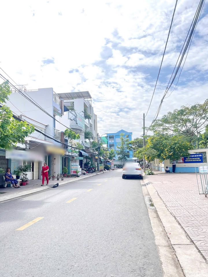 Nhà 2 lầu mặt tiền KDC Bùi Minh Trực, Quận 8, giá 10.3 tỷ - Dân trí cao, kinh doanh sầm uất!