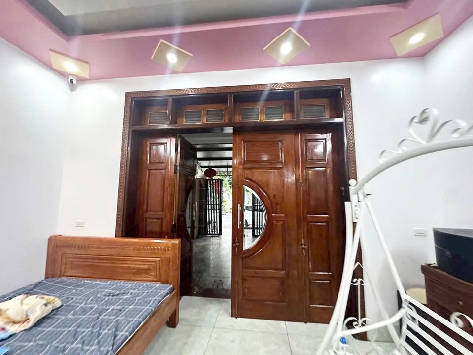 Nhà 3 tầng khu dân cư Tỉnh Uỷ, Đồng Tâm, Vĩnh Yên 100m² giá 5 tỷ - Thiết kế hiện đại, vị trí trung tâm!