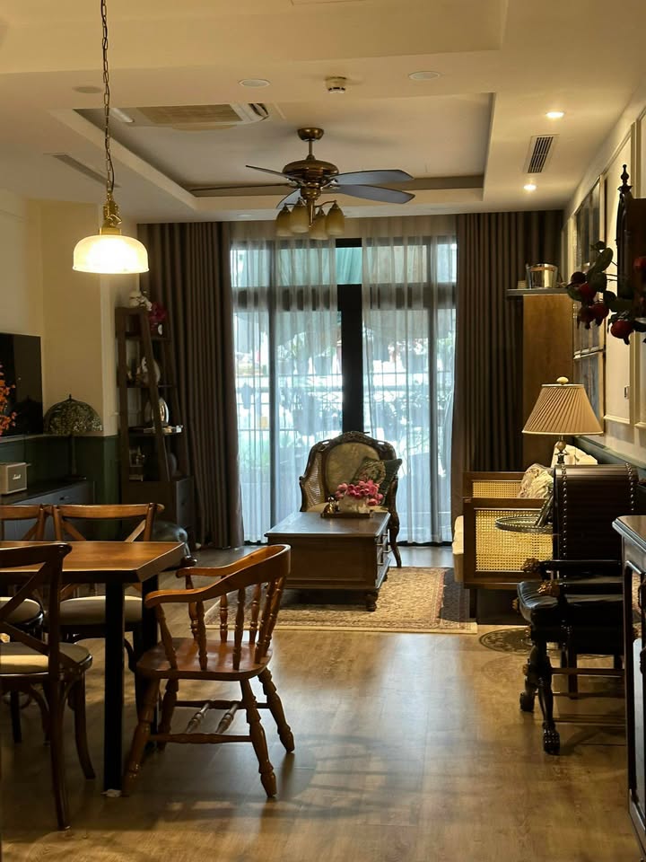 Căn hộ góc 3 phòng ngủ tại Royal City, Thanh Xuân, 13m² - Sổ đỏ chính chủ, giá thỏa thuận!