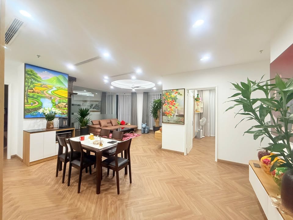 Căn hộ 4 Phòng Ngủ tại Royal City 72A Nguyễn Trãi - Full nội thất, sửa đẹp