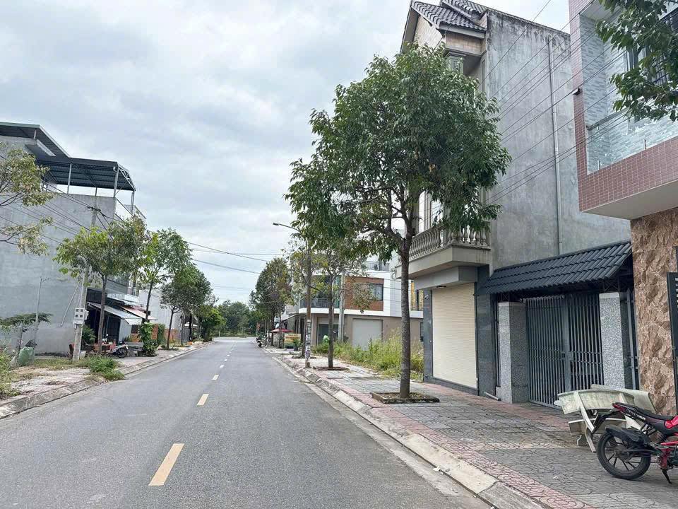 Lô đất biệt thự đường 11b, xã Hoà Long, 330m² giá 5.85 tỷ - Đầu tư sinh lời!