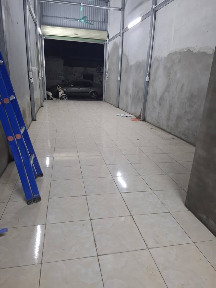 Cho thuê mặt tiền kinh doanh tại Cầu Giấy 60m² giá 12 triệu - Gác xép rộng rãi!