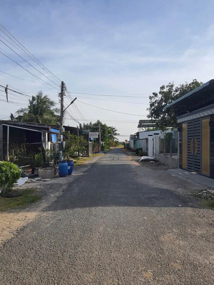 Nhà Bàu Năng, Tây Ninh 158m² giá 1.55 tỷ - Thiết kế chữ L, sân đậu ô tô rộng rãi!