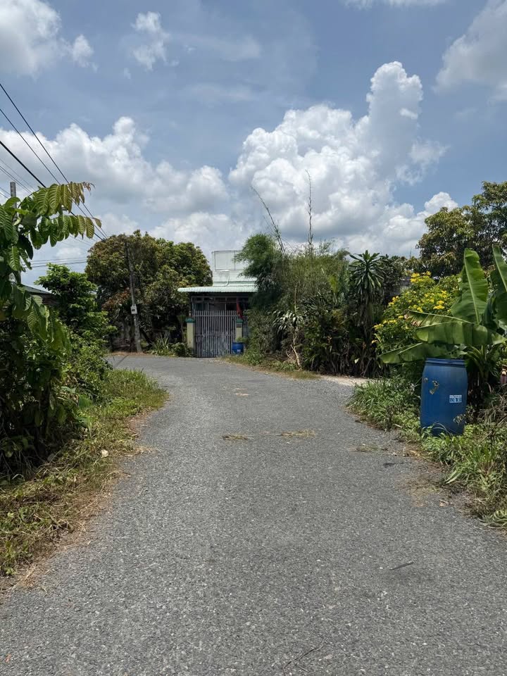 Nhà mặt tiền đường Nhựa, Củ Chi 200m² giá 1.65 tỷ - Không thể bỏ lỡ!