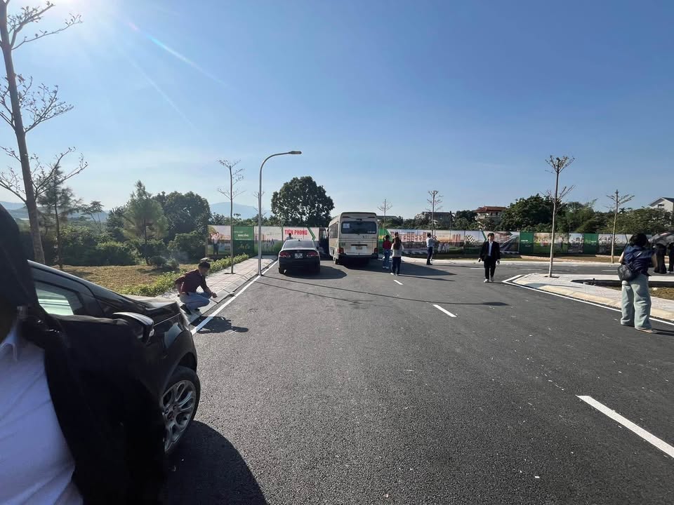 Đất nền Hòa Lạc 100m² giá 2 tỷ - Sổ đỏ chính chủ, ô tô vào tận nơi!