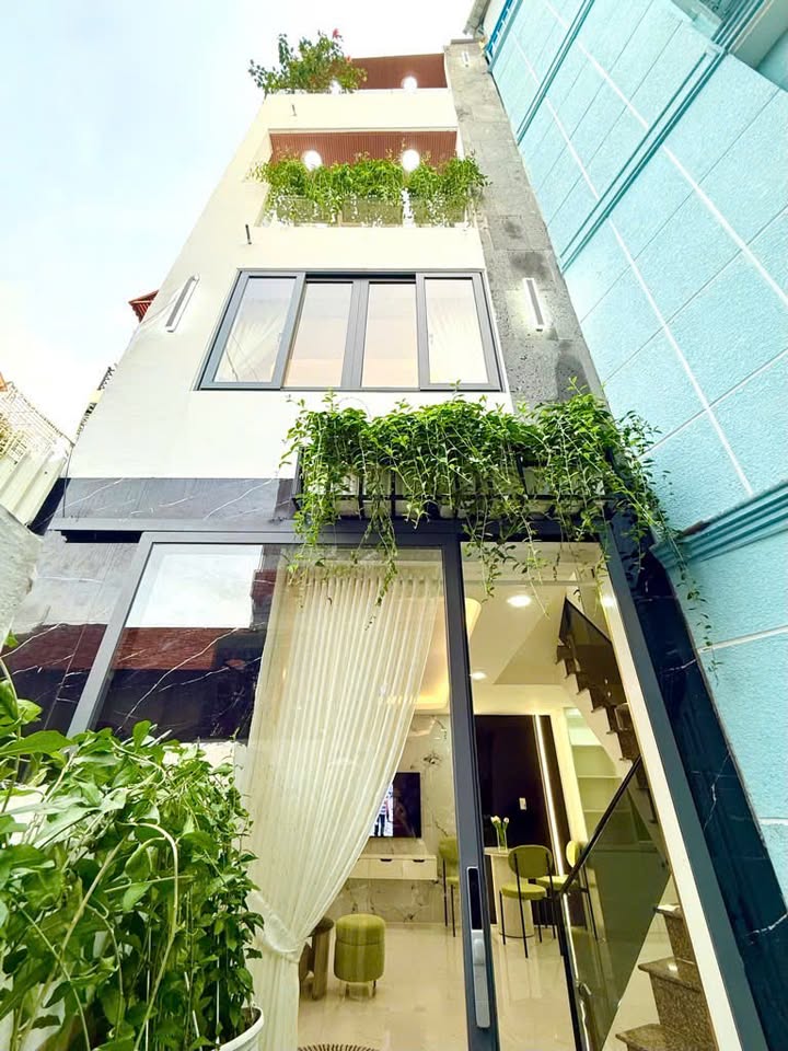 Nhà đẹp Huỳnh Văn Bánh, Phú Nhuận 30m² giá 6.4 tỷ - Nở hậu 6m, Full nội thất!