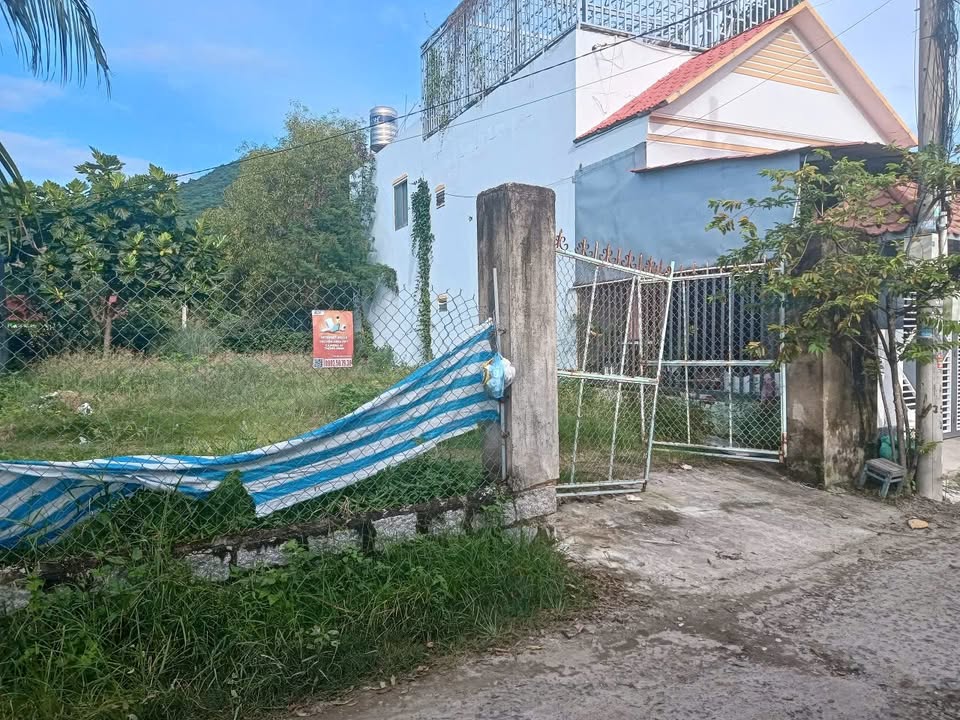 Đất hẻm ô tô Phước Đồng 370m² giá 4.4 tỷ - Sổ hồng chính chủ, dễ xây dựng!