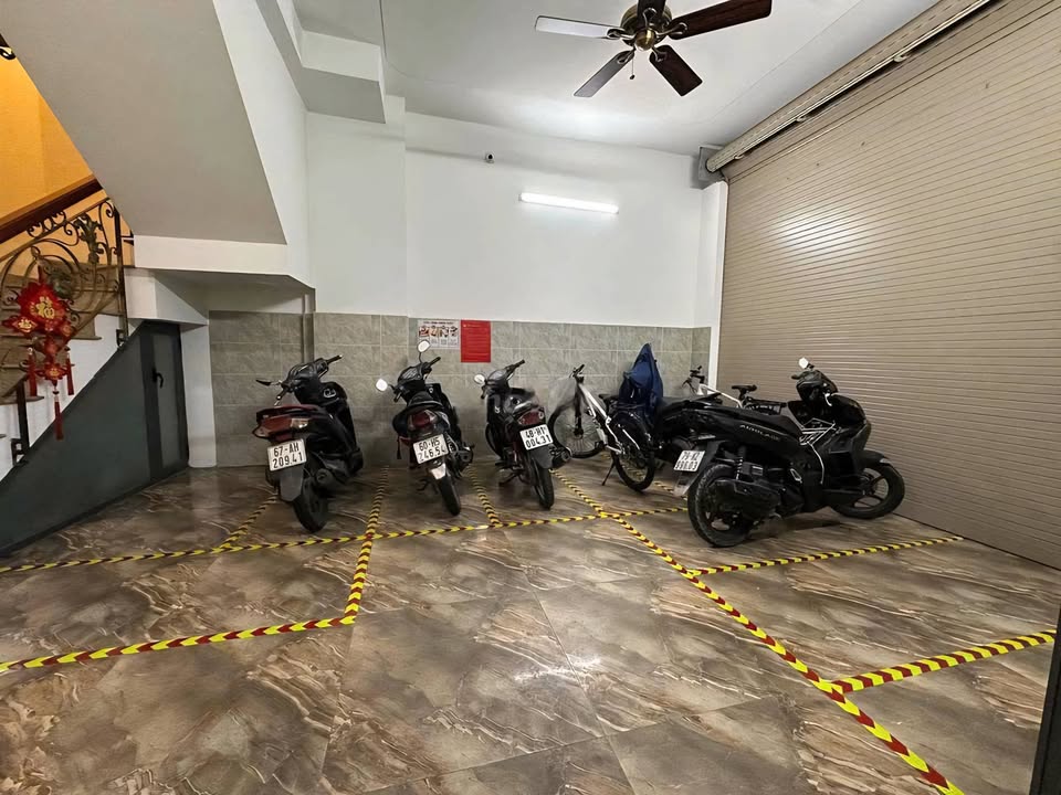 Nhà cho thuê nguyên căn 8 phòng tại Huỳnh Tấn Phát, quận 7 - Giá chỉ 24 triệu/tháng!