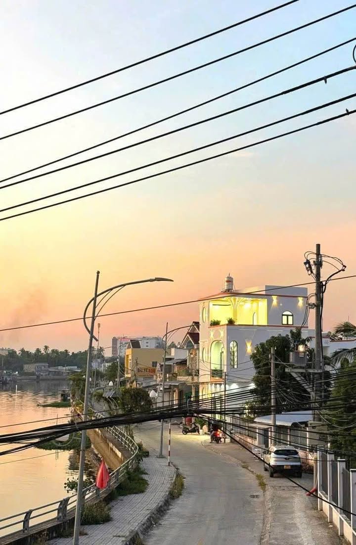 Bán shophouse mặt tiền đường Hoàng Quốc Việt, 63m² giá 4.95 tỷ - Đầu tư sinh lời ngay!