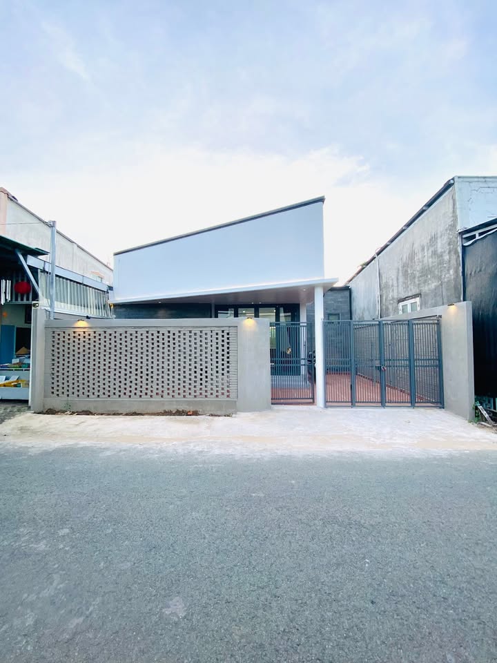 Nhà phố Đinh Công Chánh 106m² giá 1.98 tỷ - Thiết kế hiện đại, đầy đủ nội thất!