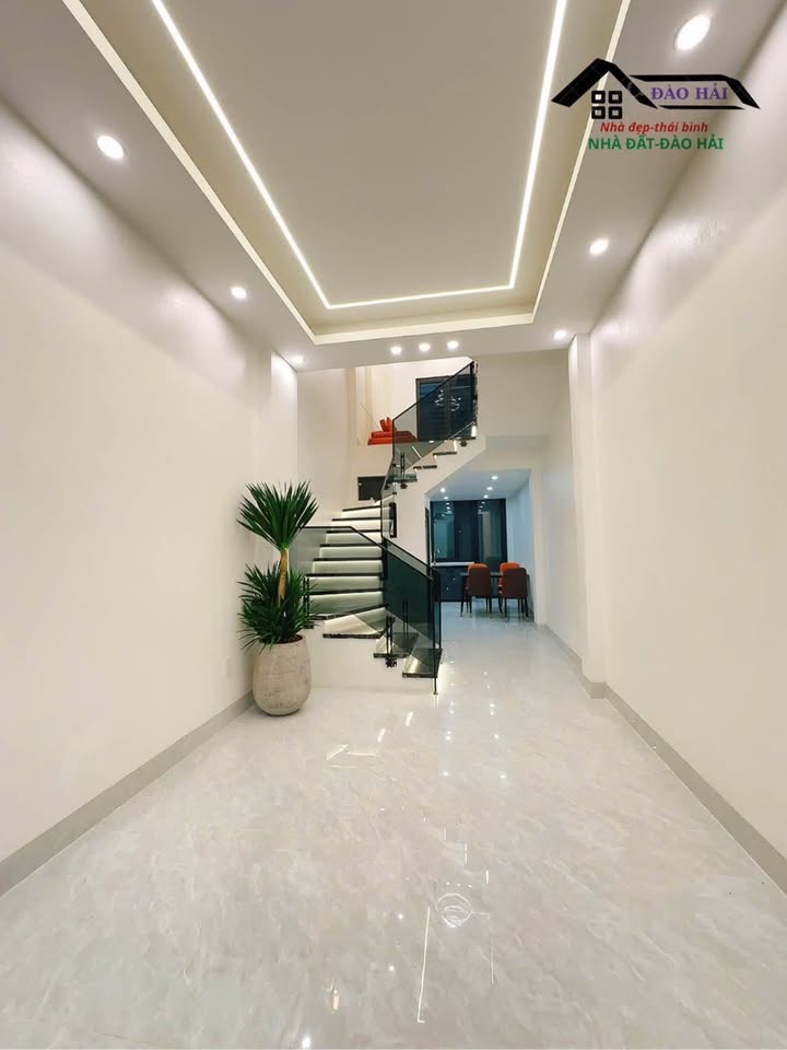 Nhà 4 tầng Lê Hồng Phong, TP. Thái Bình giá 2.6 tỷ - Nhà mới hoàn thiện đẹp mắt!