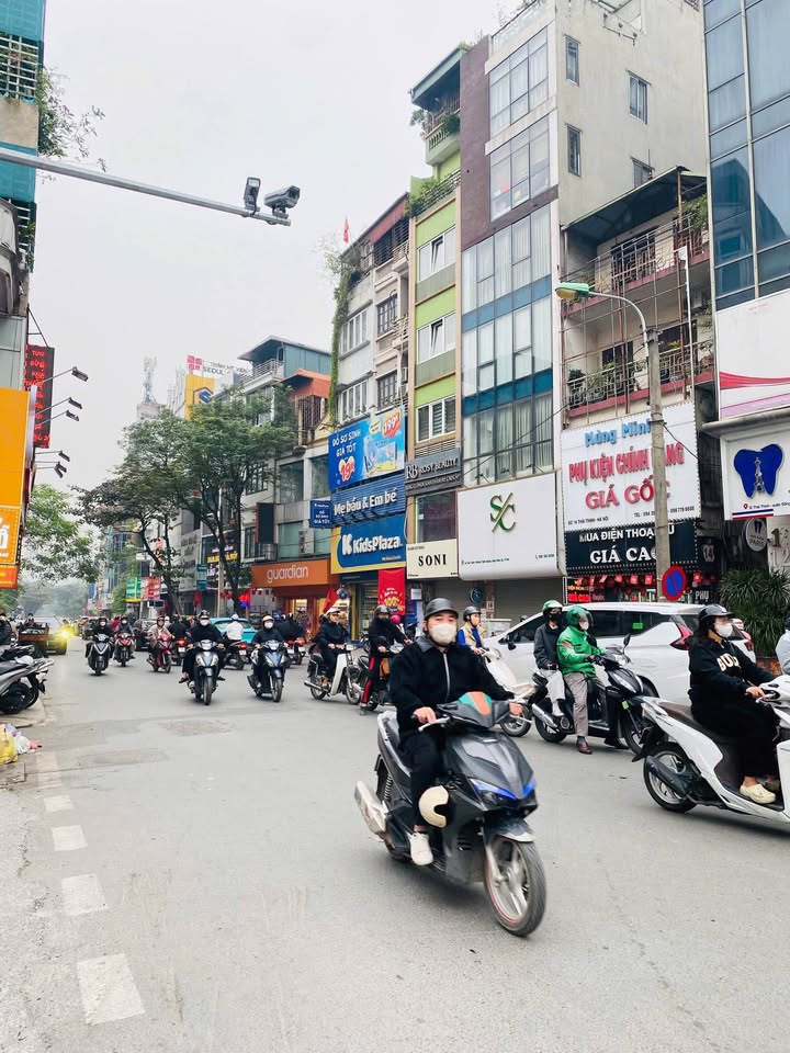 Nhà mặt phố Thái Thịnh 65m² giá 37 tỷ - Kinh doanh sầm uất, nở hậu