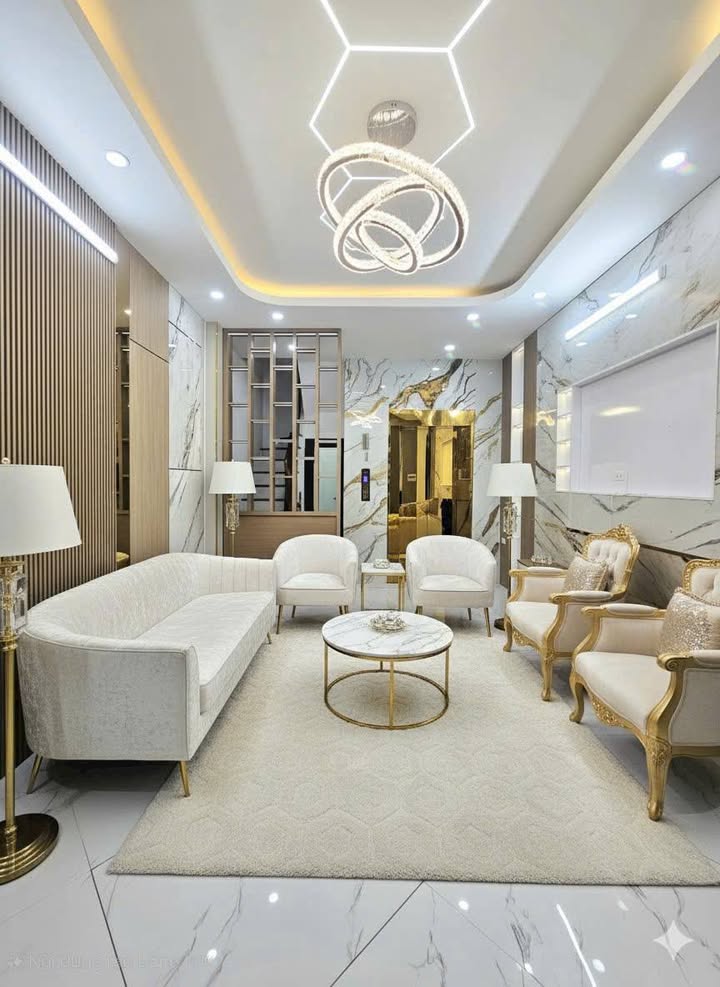 Nhà mặt phố Khâm Thiên, Đống Đa 46m² giá 13.3 tỷ - Kinh doanh sầm uất!