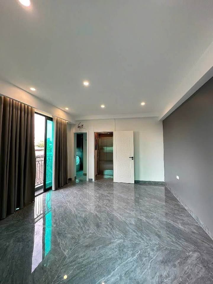 Nhà phố Tôn Đức Thắng 32m² giá 13 tỷ - Kinh doanh sầm uất, ô tô tránh!