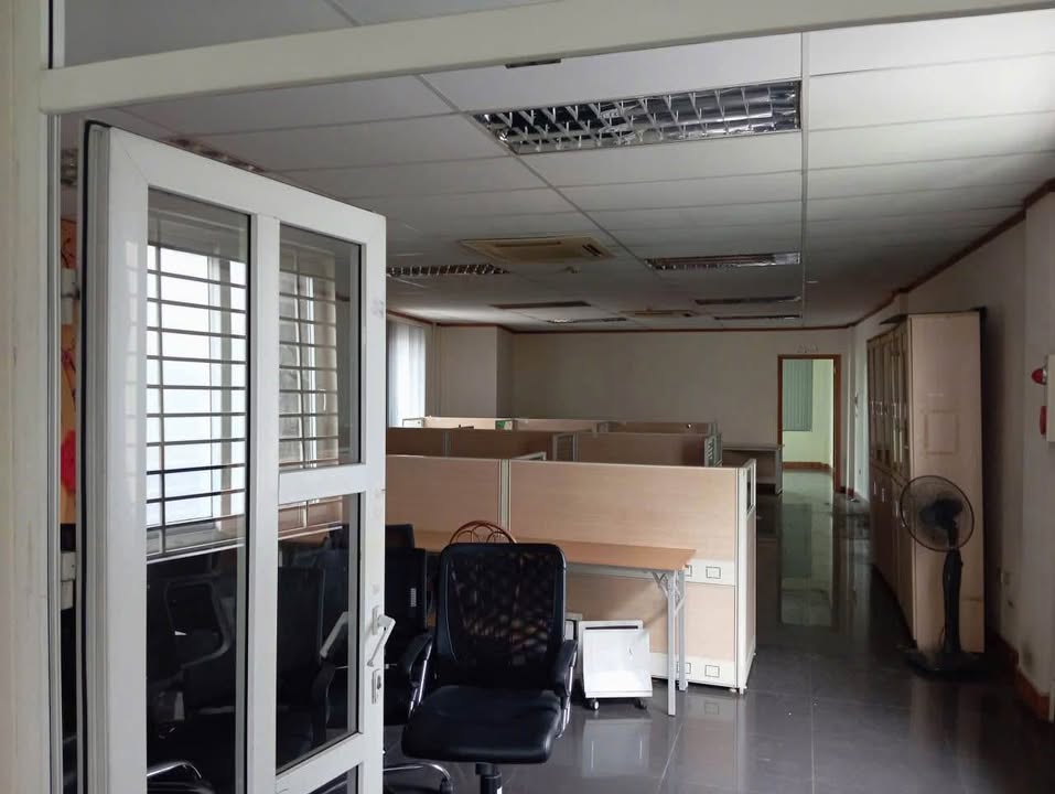 Cho thuê tòa nhà mặt phố Ngô Gia Tự 800m² giá 50 triệu - Vị trí đắc địa, thang máy tiện lợi!