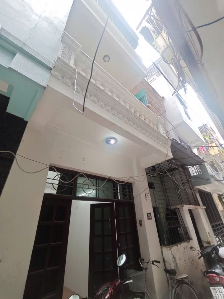 Nhà cho thuê 3 tầng 30m² tại Sài Đồng - Chỉ 4.2 triệu/tháng, thuận tiện sinh hoạt!