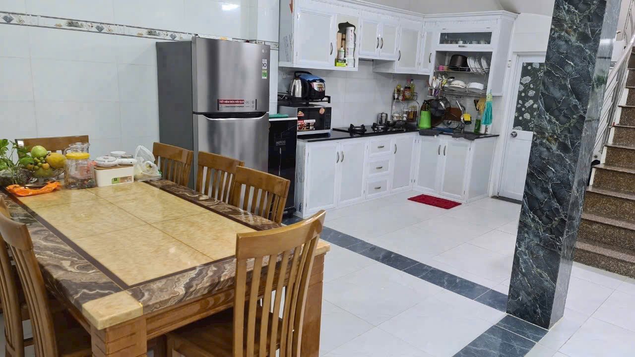 Nhà mặt tiền Ca Văn Thỉnh, Tân Bình 115m² giá 17.9 tỷ - Kinh doanh lợi nhuận cao!