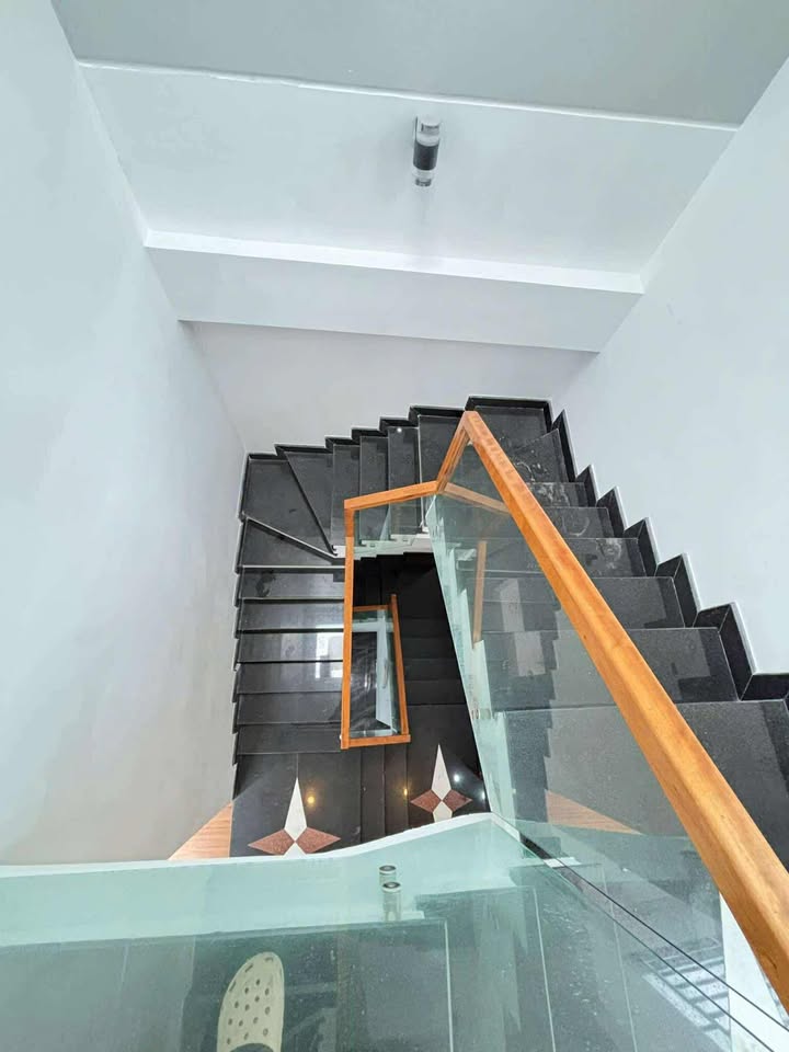 Nhà cho thuê 3 tầng 60m² tại Ông Ích Khiêm, Hải Châu - Full nội thất, chỉ 13 triệu/tháng!