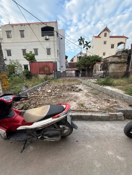 Đất nền Thanh Trì 50m² giá 3 tỷ - Tiện ích xung quanh đa dạng!