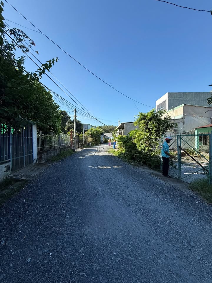 Nhà cấp 4 tại Trung Lập Hạ, Củ Chi 300m² giá 2.7 tỷ - Cơ hội cải tạo thành nhà vườn!