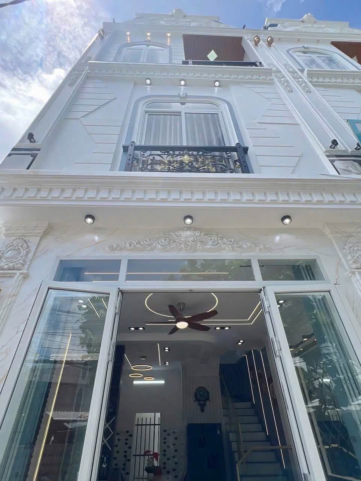 Nhà 1 Trệt 2 Lầu Đường Nguyễn Văn Cừ, 42m² giá 3.75 tỷ - Sẵn sàng vào ở!