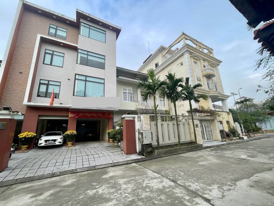 Bán toà nhà văn phòng 4 tầng - Khu Kiểm Huệ, TP Huế - Khai thác ngay!