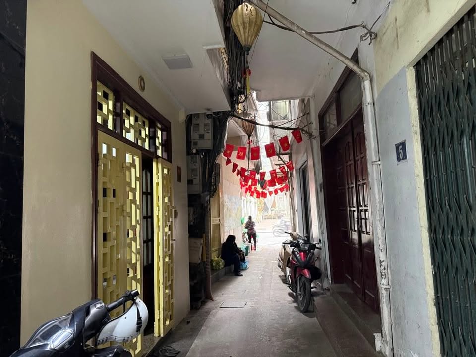 Nhà góc Đội Cấn 42m² giá 11.5 tỷ - Sẵn sàng vào ở ngay!