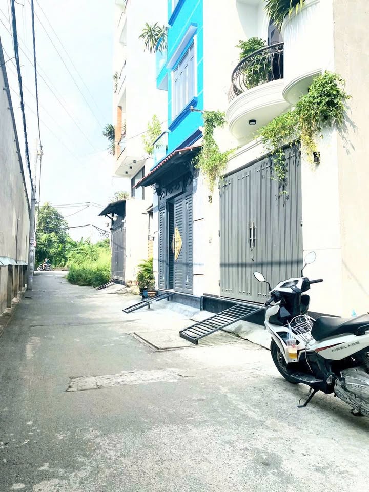 Đất nền An Phú Đông quận 12 52m² giá 3.6 tỷ - Vị trí đắc địa gần trường Đại học NTT!