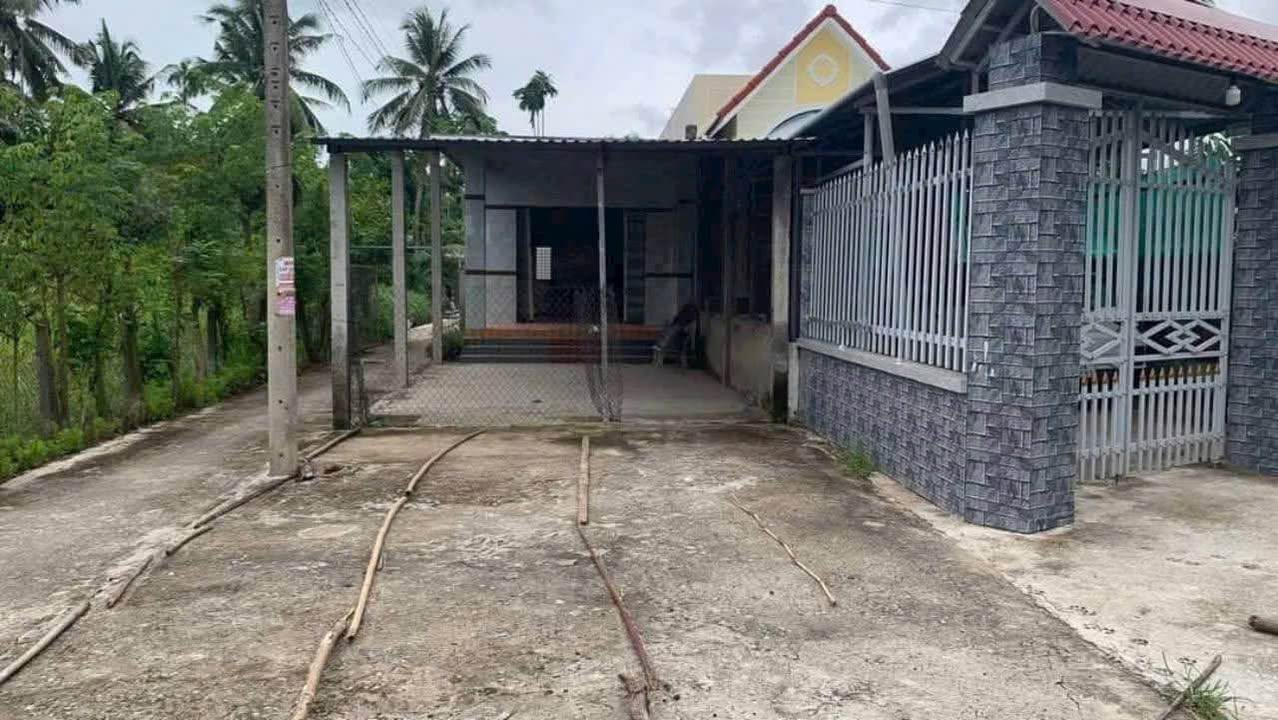 Nhà bán và cho thuê tại Lương Hòa, Giồng Trôm 260m² - Giá chỉ 1,2 tỷ!