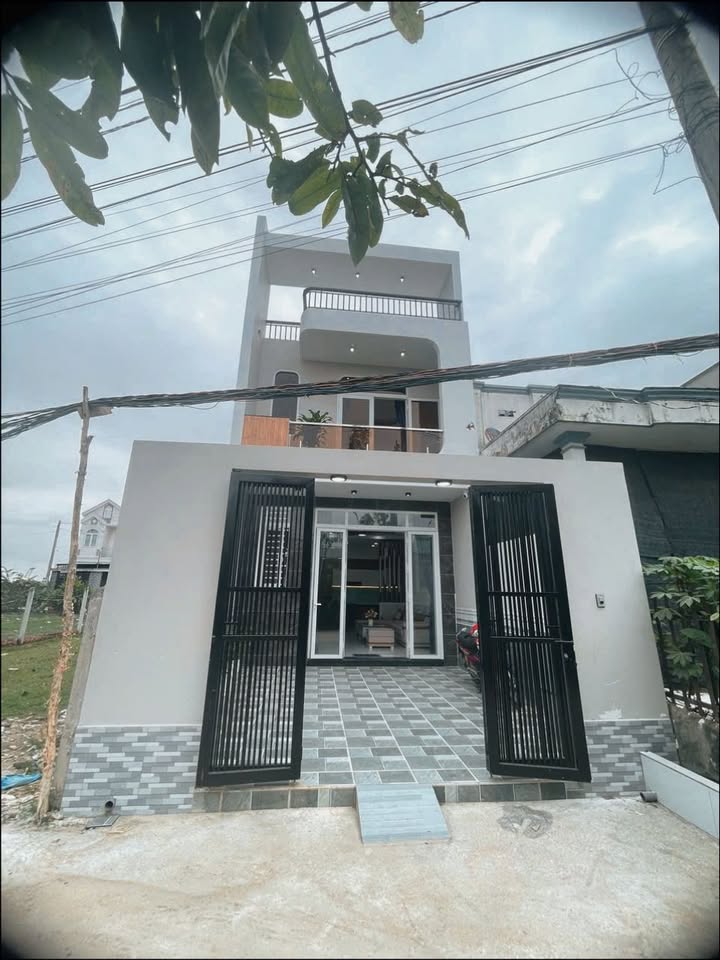 Nhà phố đẹp 100m² tại Mỹ Hạnh Bắc - Giá 2.5 tỷ - Sẵn sàng vào ở ngay!