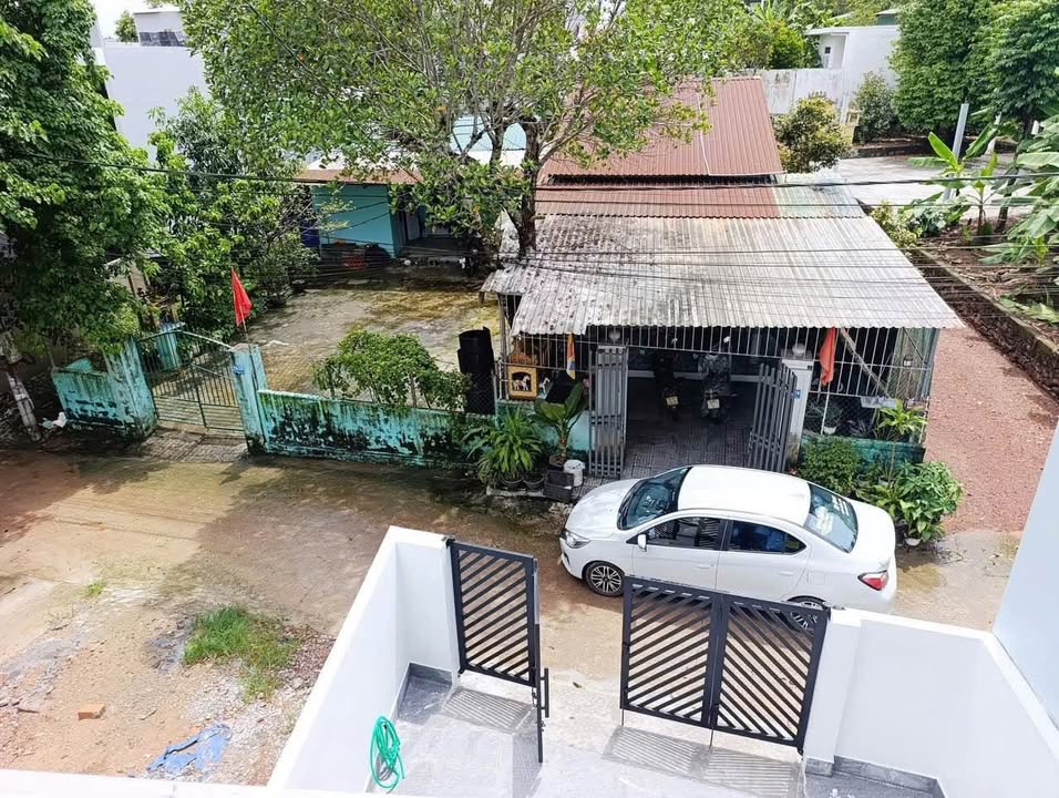 Nhà chính chủ kiệt ô tô Vũ Ngọc Phan Thủy Xuân 100m² giá 2.8 tỷ - Sẵn sàng vào ở!