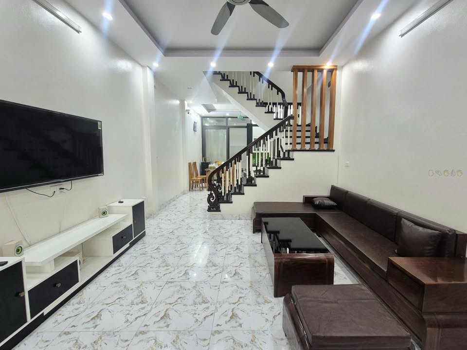 Nhà 3 tầng mới xây Lương Đắc Bằng 62m² giá 3 tỷ - Thiết kế thông minh, tiện nghi!