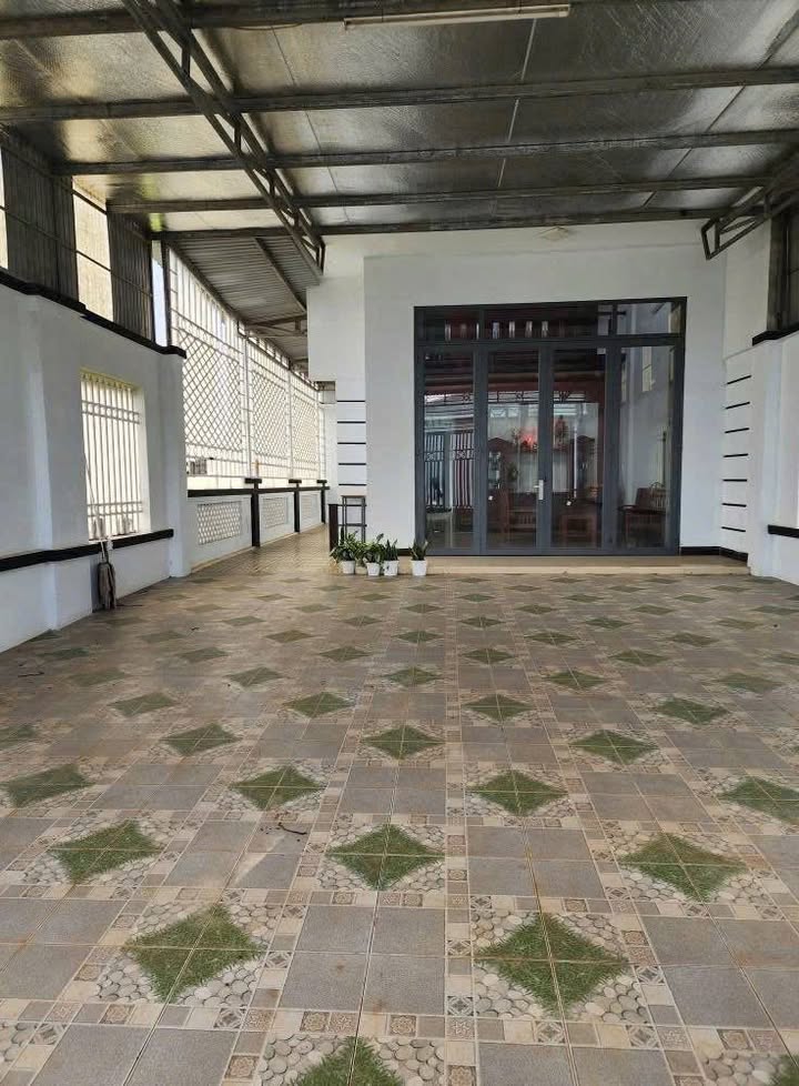 Nhà phố Nguyễn Văn Linh Pleiku 210m² giá 2.35 tỷ - Gần chợ đêm chỉ 300m!