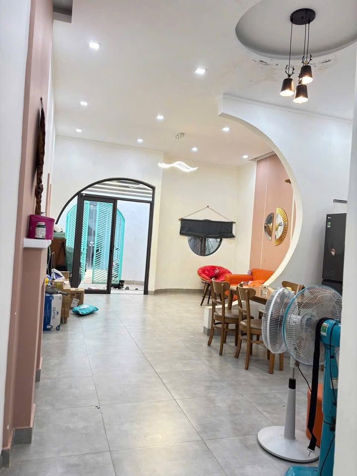 Nhà đẹp hẻm Nguyễn Thiếp, P. Diên Hồng 90m² giá 1.45 tỷ - Chính chủ bán gấp!